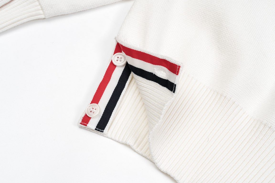 P245 Thom Browne   Thom Browne Willow Button CardiganTB classic four-bar basic style year after year are wearing the classic models must choose the quality   all the color fixed dye containing wool cotton yarn, soft skin