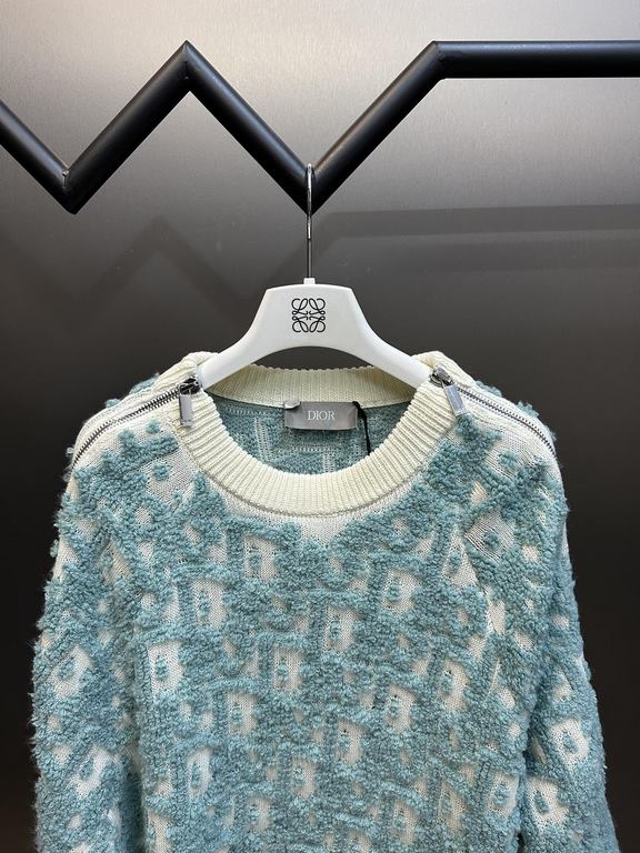 p440 Dior Dior Jay Chou with jacquard sweaterDouble jacquard zipper knit in white wool blend fabric. Ribbed round neck double zipper closure design, the whole knitting with imported machines, side zipper with manual hand