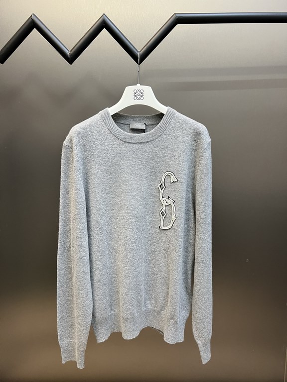 p375 Dior Dior Beaded SweaterThis section is made of 10 cashmere 50 wool 40 polyamide fiber, 16 count blended yarn, using 12 knitting machine 1  1 rib   plain process, the pattern at the first to the board to do plain em