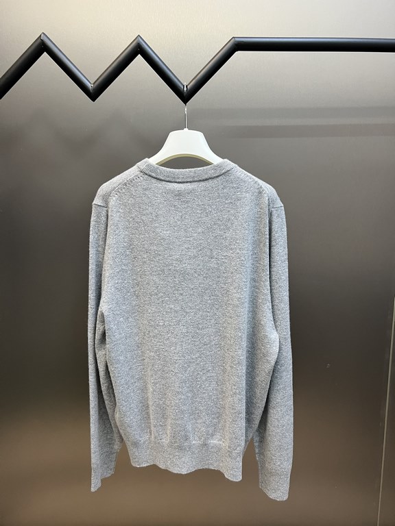 p375 Dior Dior Beaded SweaterThis section is made of 10 cashmere 50 wool 40 polyamide fiber, 16 count blended yarn, using 12 knitting machine 1  1 rib   plain process, the pattern at the first to the board to do plain em