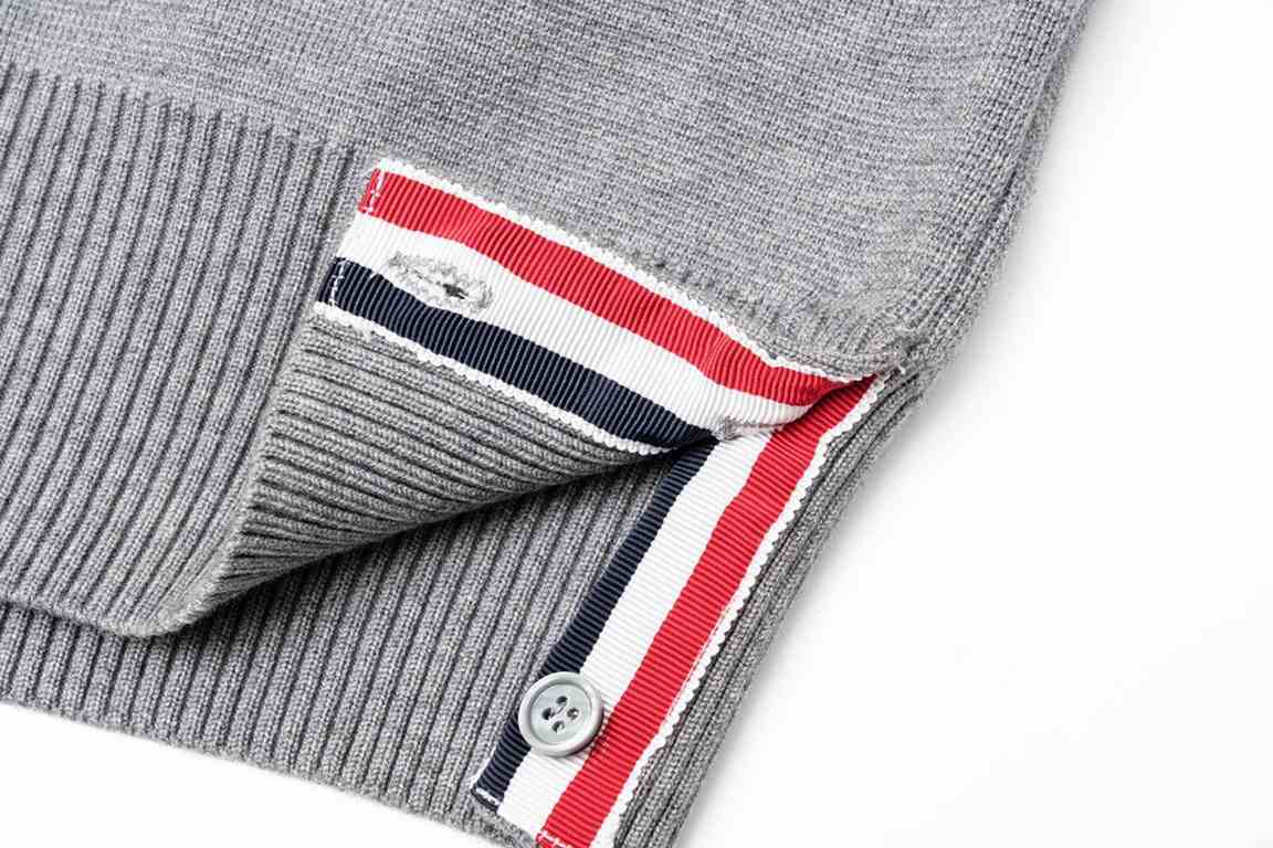 P245 Thom Browne   Thom Browne Willow Button CardiganTB classic four-bar basic style year after year are wearing the classic models must choose the quality   all the color fixed dye containing wool cotton yarn, soft skin