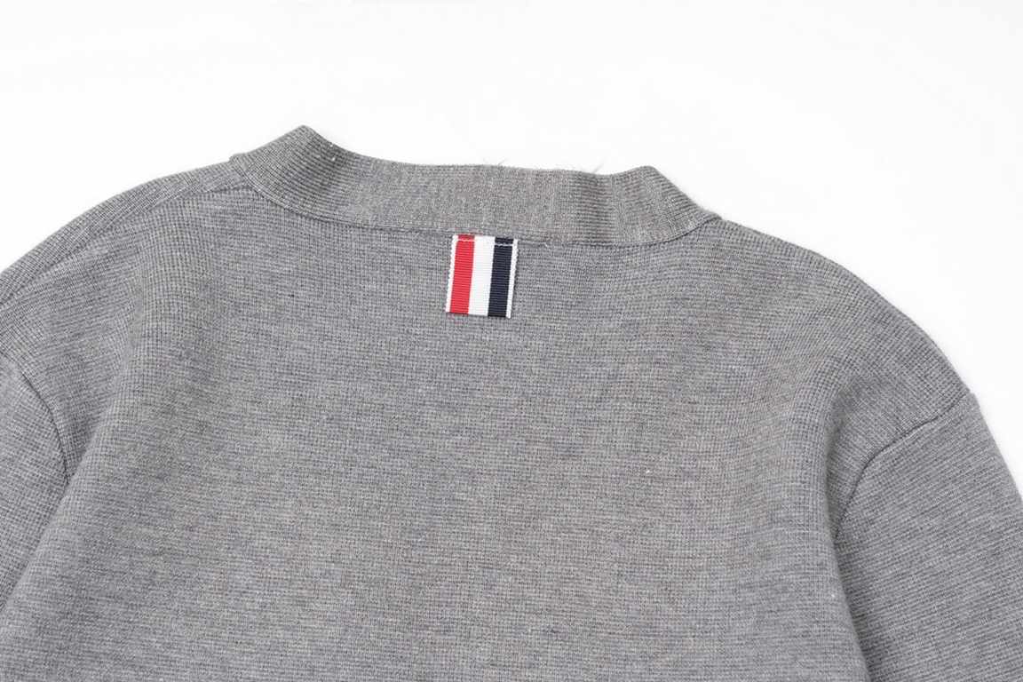 P245 Thom Browne   Thom Browne Willow Button CardiganTB classic four-bar basic style year after year are wearing the classic models must choose the quality   all the color fixed dye containing wool cotton yarn, soft skin