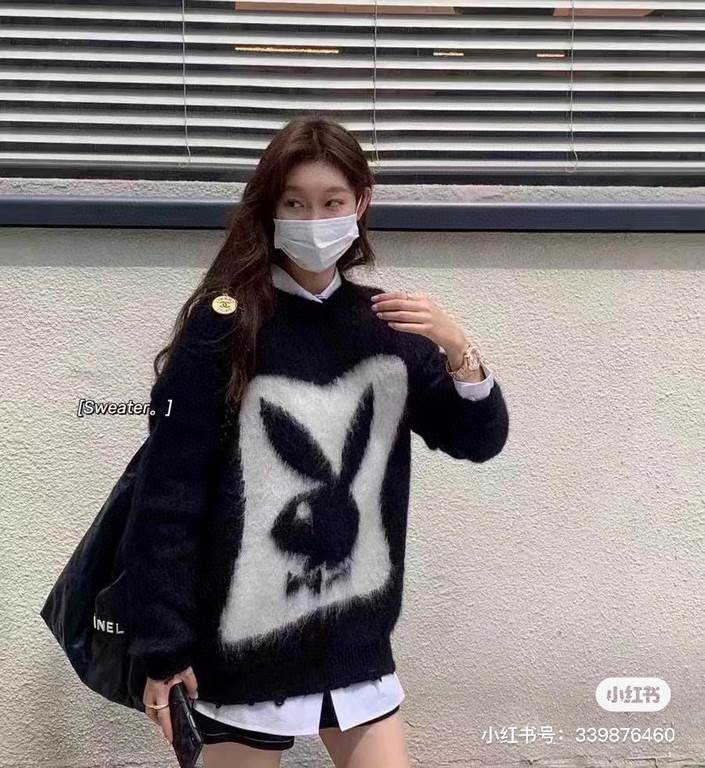 265Model number C67- Saint LaurentSt. Laurent co-branded Playboy bunny mohair sweater super soft rabbit cute huge good with men and women's models fabric is very comfortable and soft trimmed with burlap details and jacqu