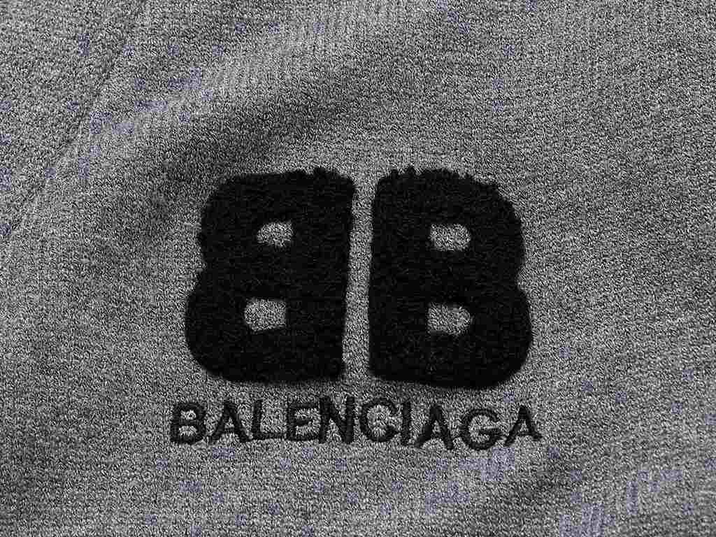 P265 (top of the line version, differentiated currency)Style Balenciaga Towel Embroidered Sweater in Full WoolColor picture colorSize S-XLMaterial 100% woolAccessories full set of customized accessories