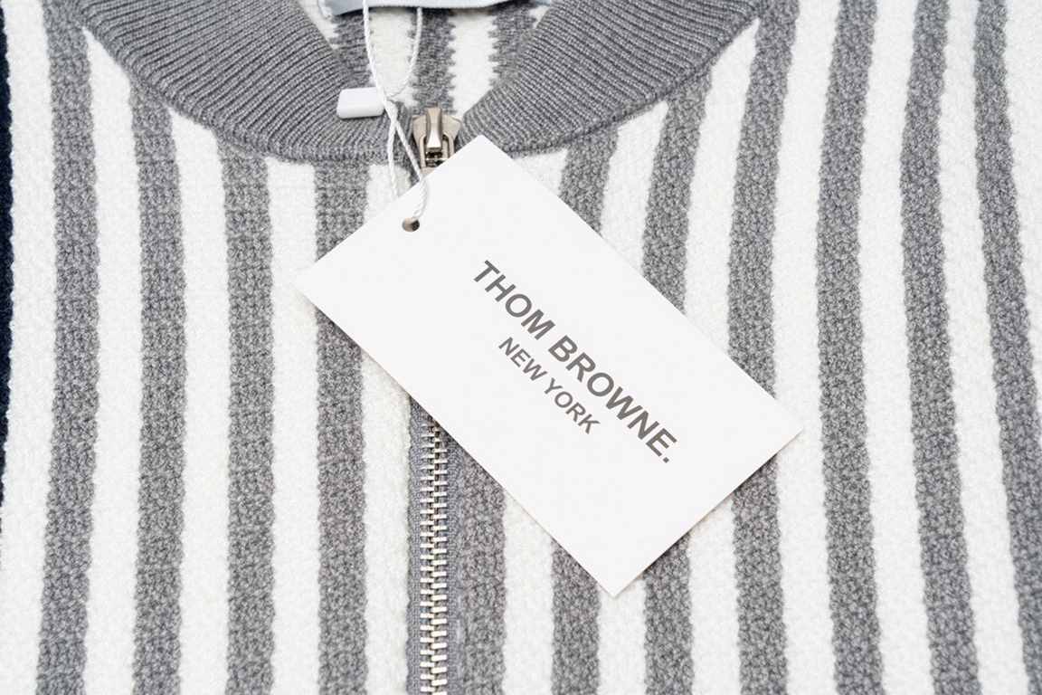 P260 Thom Browne   Thom Browne colorblocked striped zipper cardiganTB classic four stripes basic style year after year are wearing the classic models must choose the quality   all the color fixed dye containing wool cott