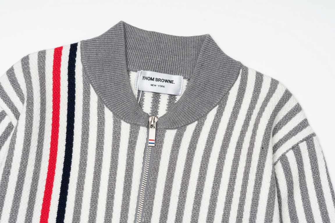 P260 Thom Browne   Thom Browne colorblocked striped zipper cardiganTB classic four stripes basic style year after year are wearing the classic models must choose the quality   all the color fixed dye containing wool cott