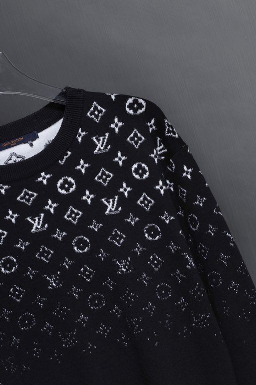 330 (not in stock can be stapled)Lv Gradient Sweater 23ss FallWinter Gradient Cotton Crew Knit This long-sleeved crew is made from a soft cotton knit that's perfect for the changing seasons.The Monogram jacquard pattern 