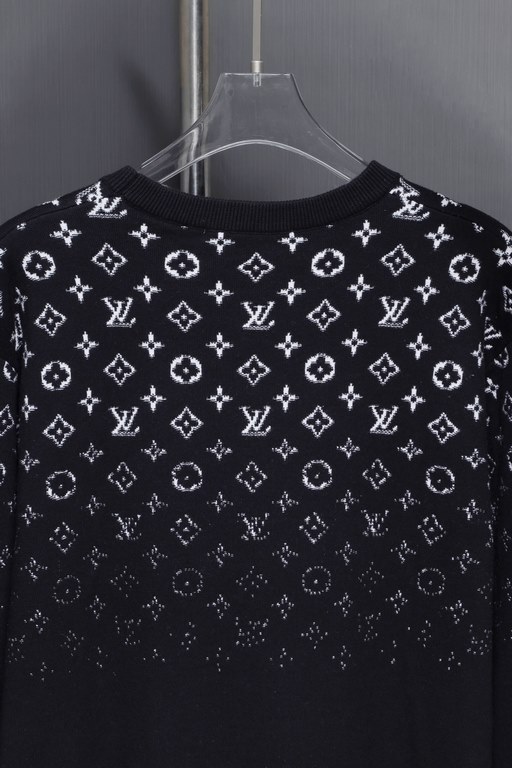 330 (not in stock can be stapled)Lv Gradient Sweater 23ss FallWinter Gradient Cotton Crew Knit This long-sleeved crew is made from a soft cotton knit that's perfect for the changing seasons.The Monogram jacquard pattern 