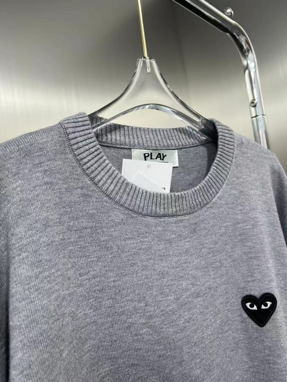 138  Paly Rei Kawakubo Classic love   sweater never out of fashion models  , outside wear inside take are no problem ! Wool blend material, warmth is super good, the classic is as long as you wear not bad will not be out