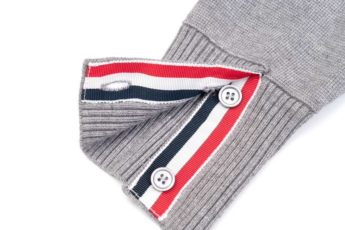 210Thom Browne   Thom Browne Waffle SweaterTB classic four-bar basic style year after year are wearing the classic models must choose the quality of   all the color fixed dye containing wool cotton yarn, soft skin-friend