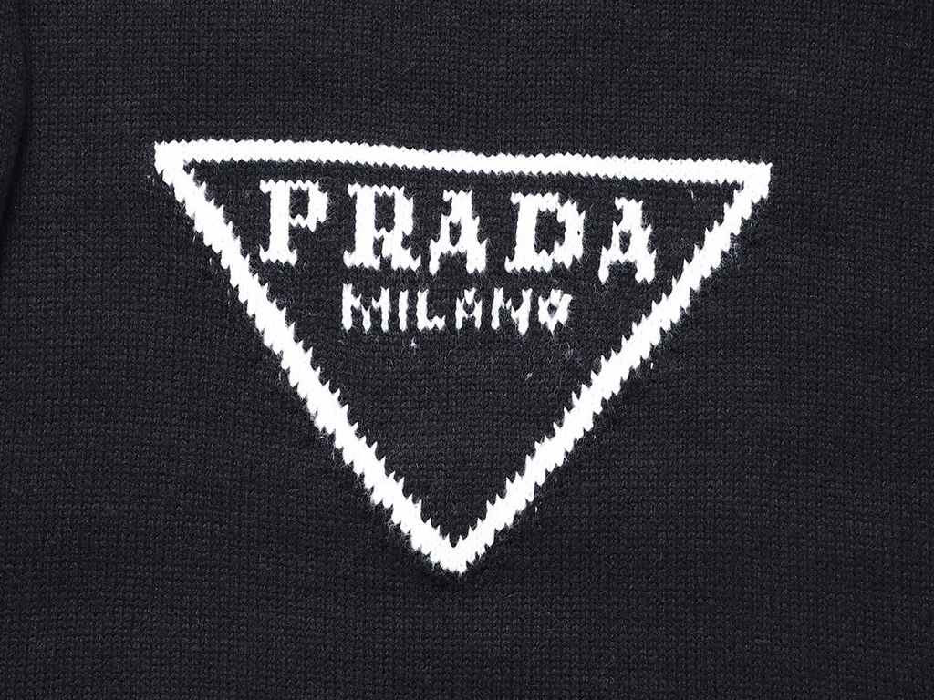 P270 (top of the line version) Distinctive cartons)Style Prada Prada Triangle Monogrammed Customized Wool SweaterColor picture colorSize S-XXLMaterial woolAccessories full set of customized accessoriesGender-neutral Unis