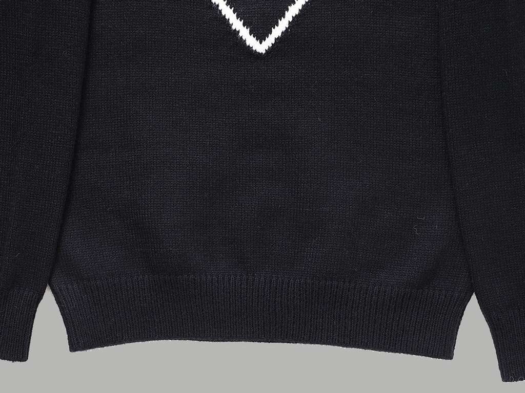 P270 (top of the line version) Distinctive cartons)Style Prada Prada Triangle Monogrammed Customized Wool SweaterColor picture colorSize S-XXLMaterial woolAccessories full set of customized accessoriesGender-neutral Unis