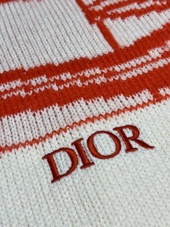 450 Dior Desert Jacquard Triangle Painted SweaterBeige parts are made of 50 wool 50 viscose 26 count yarn, first desizing the original yarn then 5 hairs and one hair, using a special process for twisting, the finished pr