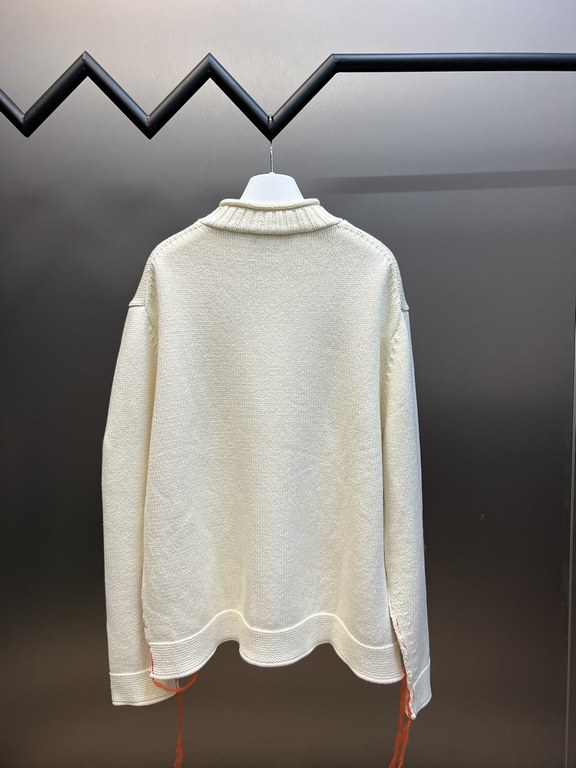 450 Dior Desert Jacquard Triangle Painted SweaterBeige parts are made of 50 wool 50 viscose 26 count yarn, first desizing the original yarn then 5 hairs and one hair, using a special process for twisting, the finished pr