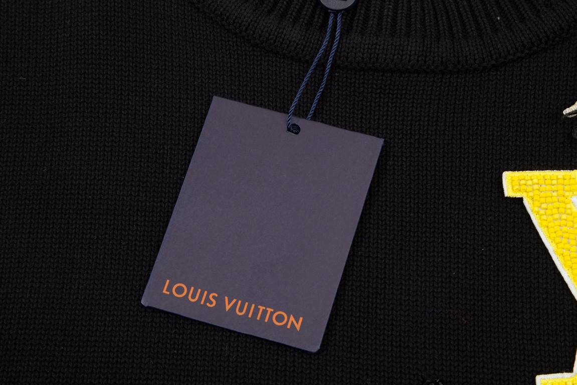 P250 Louis Vuitton LOUIS VUITTONSS23 letter logo beading tool    pattern long sleeve sweaterColor BlackSize S M L