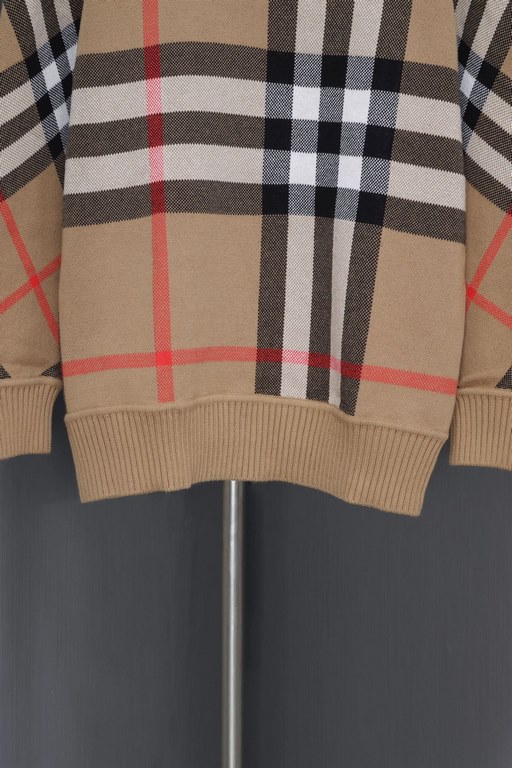 335 (not in stock can be maintaned)BBR Burberry fall and winter new round neck knitted sweaterThe official synchronization in the sale of loose fit, the original version of the consistent knitted jacquard plaid pattern, 