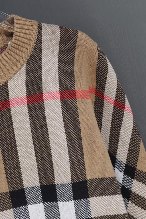 335 (not in stock can be maintaned)BBR Burberry fall and winter new round neck knitted sweaterThe official synchronization in the sale of loose fit, the original version of the consistent knitted jacquard plaid pattern, 