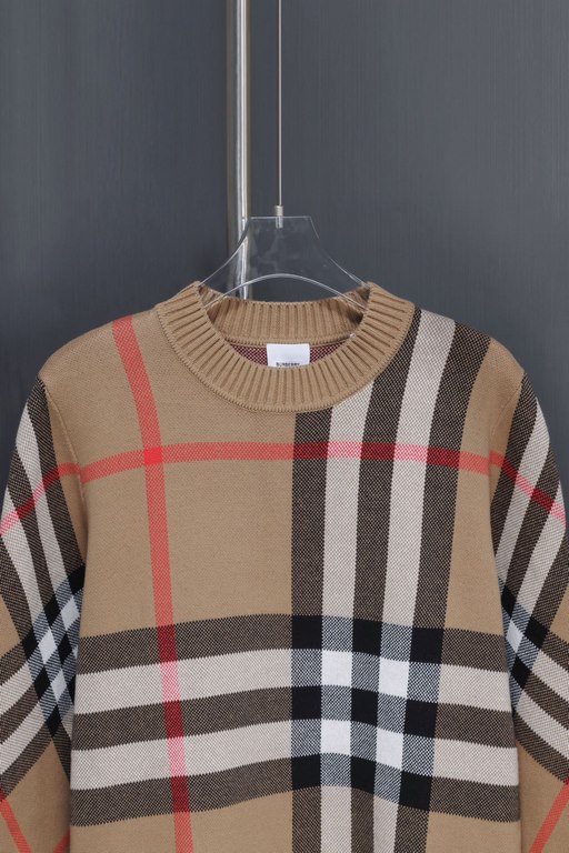 335 (not in stock can be maintaned)BBR Burberry fall and winter new round neck knitted sweaterThe official synchronization in the sale of loose fit, the original version of the consistent knitted jacquard plaid pattern, 