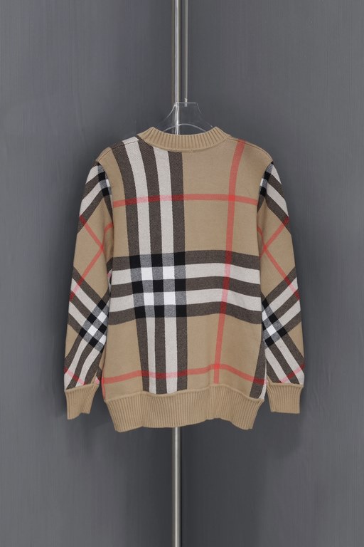 335 (not in stock can be maintaned)BBR Burberry fall and winter new round neck knitted sweaterThe official synchronization in the sale of loose fit, the original version of the consistent knitted jacquard plaid pattern, 