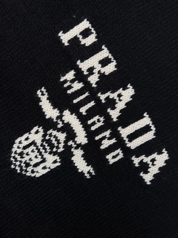 340 (high quality)Prada 23 Jacquard Crew Neck SweaterMaterial customized 55 cashmere wool, you can feel the wool on the skin and jacquard exquisite sense of simple and generous design, classic and versatile.Craftsmanship