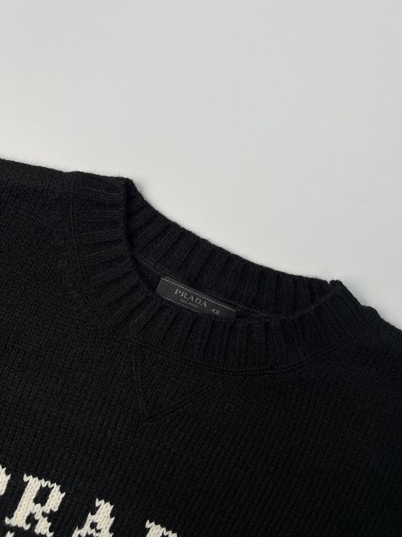 340 (high quality)Prada 23 Jacquard Crew Neck SweaterMaterial customized 55 cashmere wool, you can feel the wool on the skin and jacquard exquisite sense of simple and generous design, classic and versatile.Craftsmanship