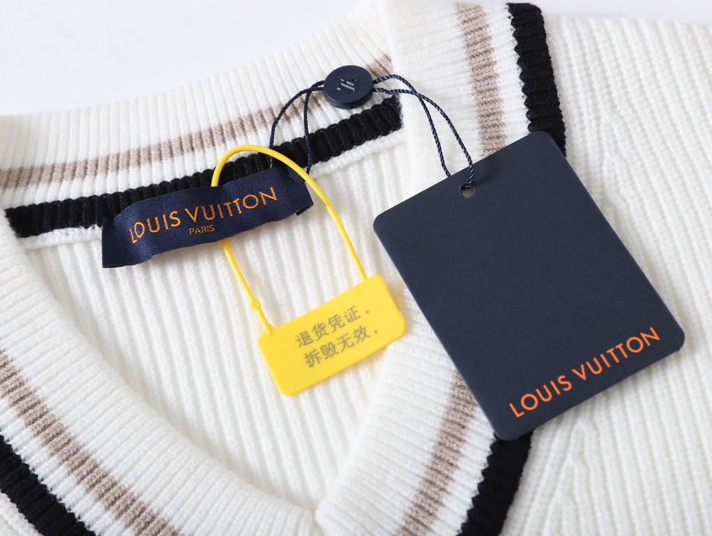 P270 (with carrying case packaging)LV 2022 New Colorblock Collar Pullover Sweater  original original price 13545 buy  , wool selection of 100% full combed cotton yarn, from the process, combed cotton in the production pr