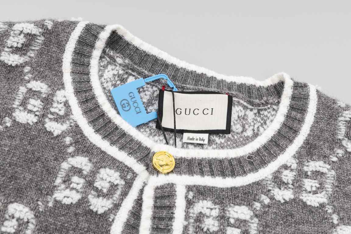 315GUCC Gucci New Jacquard Double G Crochet Lettered Jacquard Long Sleeve JacketOne side crocheted and hookedDouble G jacquard logo Secondary wash finishHeavy duty sewing plateSize XS S M L Fabric 75% wool, 15% acrylicCr