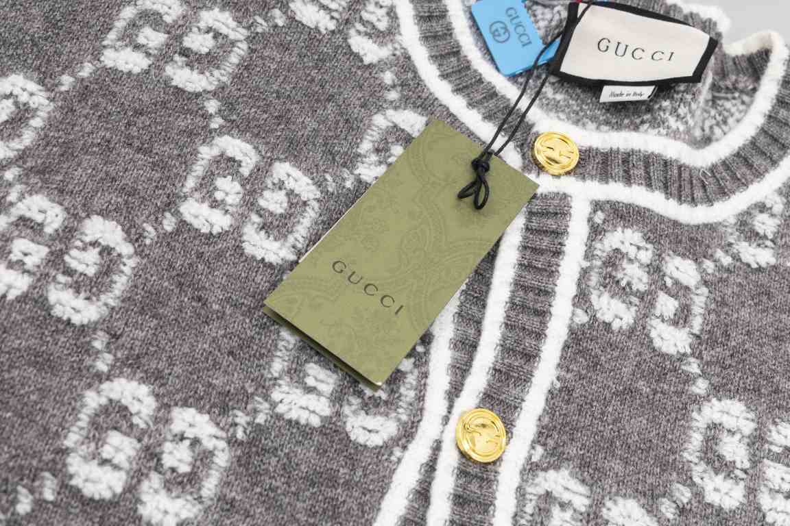 315GUCC Gucci New Jacquard Double G Crochet Lettered Jacquard Long Sleeve JacketOne side crocheted and hookedDouble G jacquard logo Secondary wash finishHeavy duty sewing plateSize XS S M L Fabric 75% wool, 15% acrylicCr