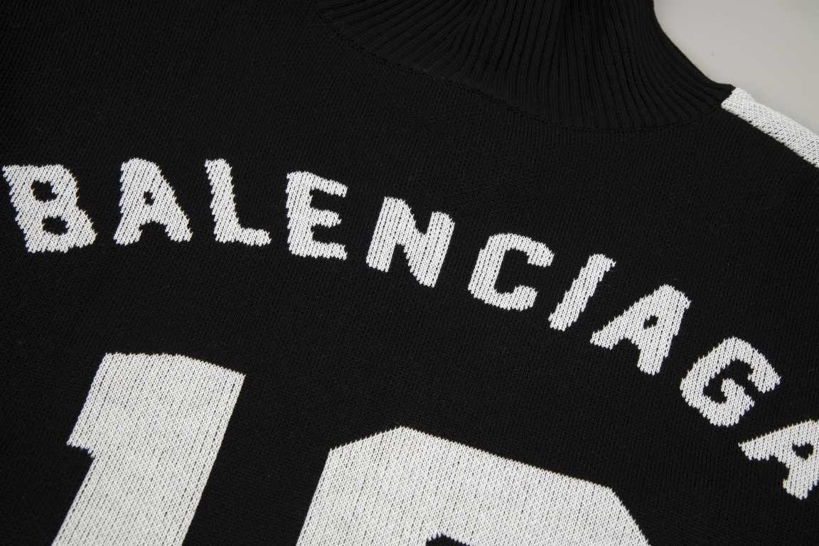 P250BALENCIGA Paris Manchester United jacquard half turtleneck long sleeve sweaterSlightly loose fit Multi-color patchwork jacquard craftsmanshipSize XS S M L Original Fabric 85% Cotton, 10% Spandex, 5% AcrylicDifferent 