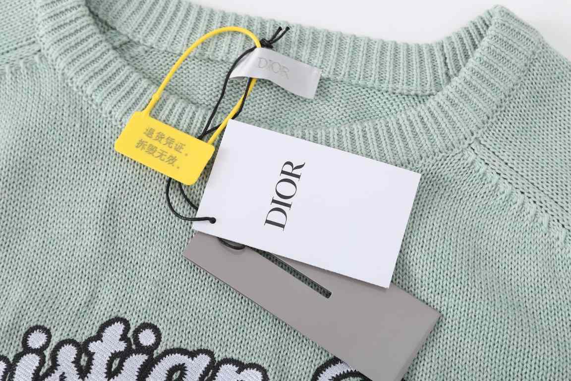 P285 (with carrying case packaging)CD 2022 New Embroidered Letter Sweater  original internal price of 7945 buy  , this section uses 70 wool 30 nylon blended 26 double-stranded yarn, to the plate dyeing, so that the feel 