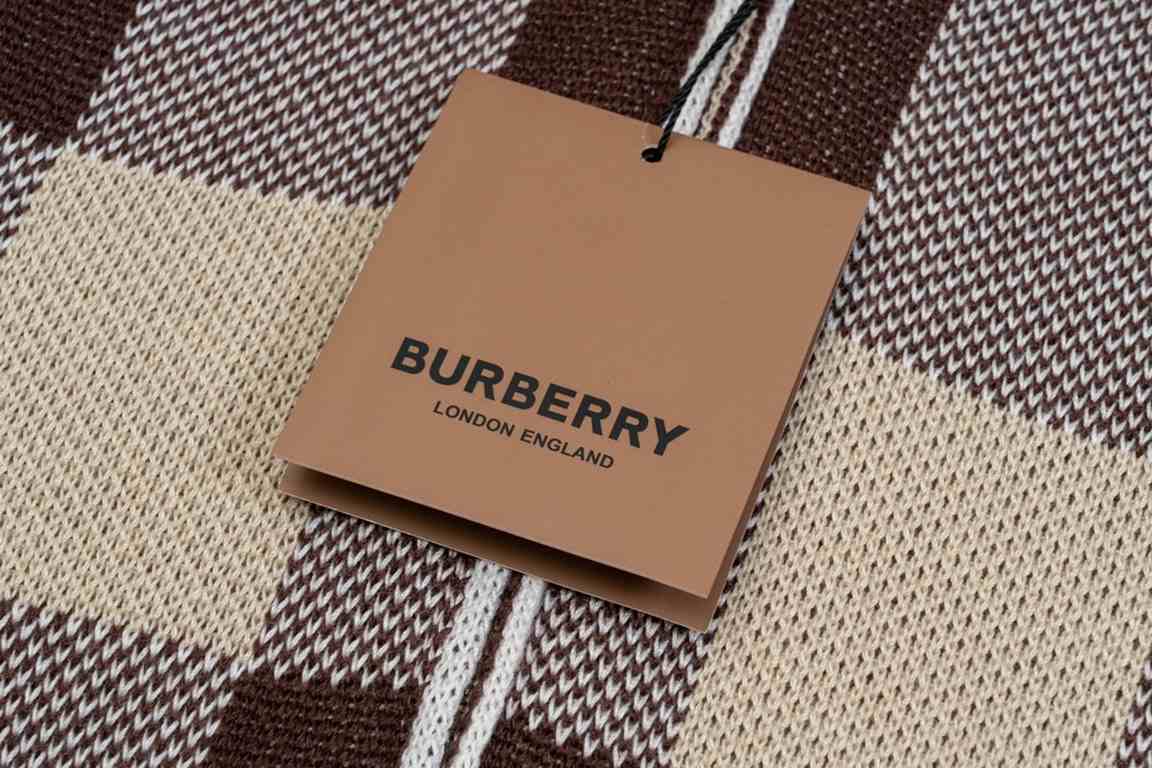 225BURBERRY Burberry. Colorblocked plaid zipper cardigan jacketAll the color fixed dye containing wool cotton yarn, soft skin-friendly, double knitting is very thick, feel invincible good, get in the hand can feel its te