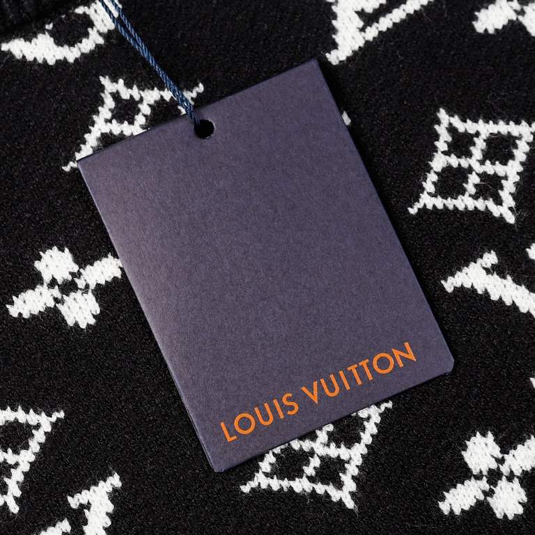 p255 Louis VuittonLouis Vuitton LV sweater full body logo knit sweater loose versionCustomers for imported sweater fabrics Mountain wool raw material yarn 7 needle imported knitting machine manufacturing color fixed dyei