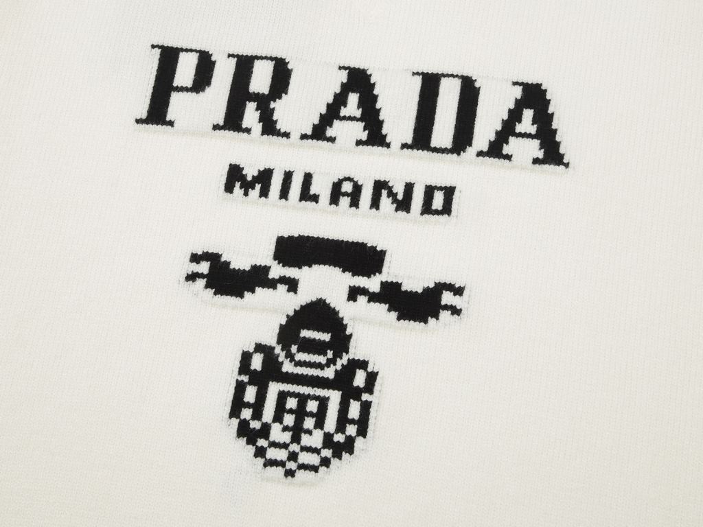 p240 high qualityPrada collar triangle exclusive logo design wool crew neck sweaterExclusive to the marketNot the hand feeling effect made by washing the wool content in the market.500KG for each color.Selected first-lin