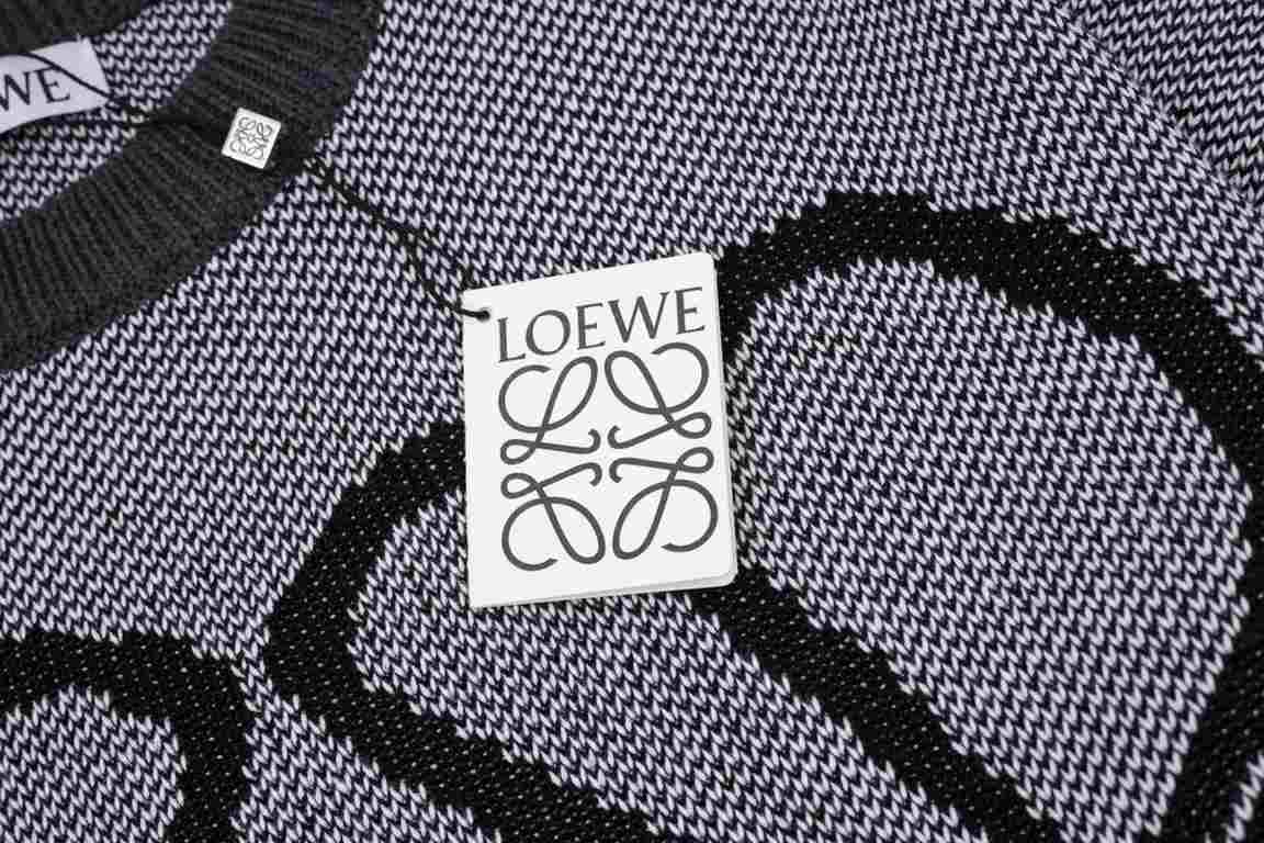 270Model No. T18New LOEWE Loewe 22ss latest stunning hemp grey patchwork jacquard round neck sweater YYDS stunning color is not old-fashioned!- Introduction Founded in 1846, the luxury leather goods brand LOEWE, innovati