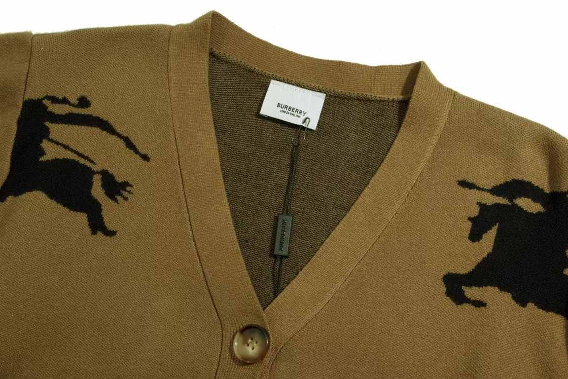 225   (white group)Burberry Burberry fall and winter official website new war horse full logo knit cardigan jacketElegant this piece is also a cardigan This small cardigan inside with a bottom do not too absolute son Ado