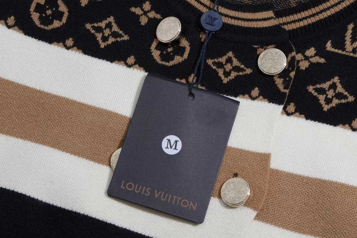 225   (white group)LV Louis Vuitton FallWinter Exclusive Old Flower Logo Knit Cardigan JacketElegant this piece is also cardigan This small cardigan casually with do not too absolute son Using wool blended delicate fabri