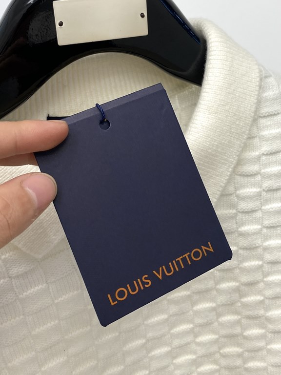 Support for after-sales after the yearLouis Vuitton, 2023 new wool sweater has a delicate and soft feel, can be directly in contact with the skin, so that the warmth of the yarn changes out of the delicate texture, the t