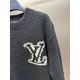 p415 LV large logo appliquéd sweaterThe color of the wool yarn is fixed dyeing, and the logo is difficult to weave with 9 wool yarns into one yarn! Neckline position threaded in the middle to add high elasticity rubber b