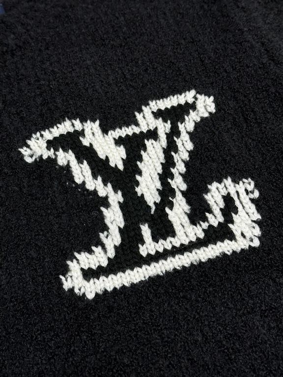 p415 LV large logo appliquéd sweaterThe color of the wool yarn is fixed dyeing, and the logo is difficult to weave with 9 wool yarns into one yarn! Neckline position threaded in the middle to add high elasticity rubber b