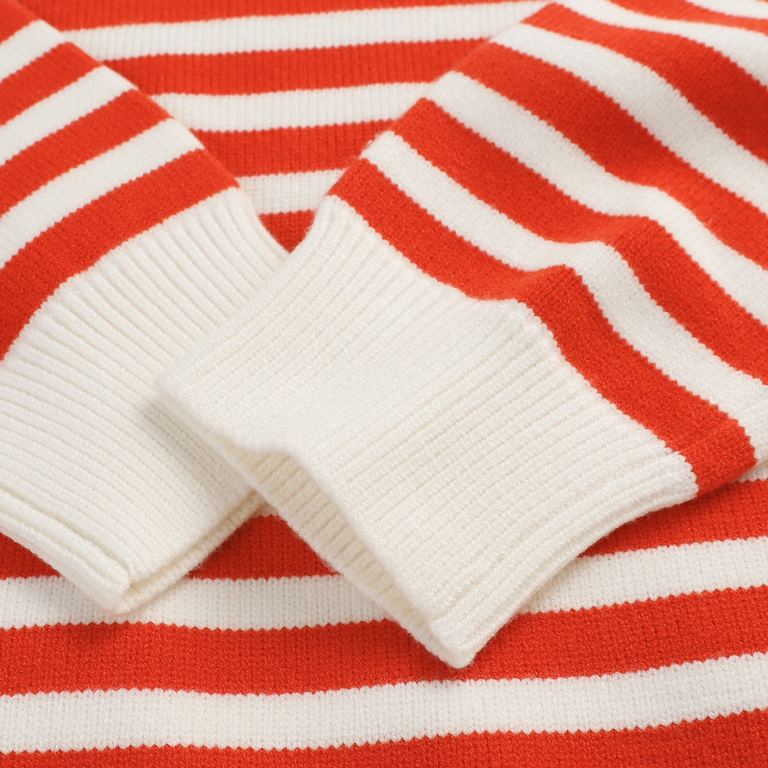 P220 Product DetailsTraditional motifs are reinterpreted through the Gucci aesthetic in a series of classic knitwear pieces. Crafted from jersey cotton, this sweater is brightened with red and ivory stripes. A Gucci appl