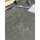 p365 Lv Cubic Embossed Cashmere Crew Neck Sweater14S fine knitted pieces, embossed embossing, moving needle organization, one-sided jacquard process, simple models usually use solid colors to incorporate simple pattern d