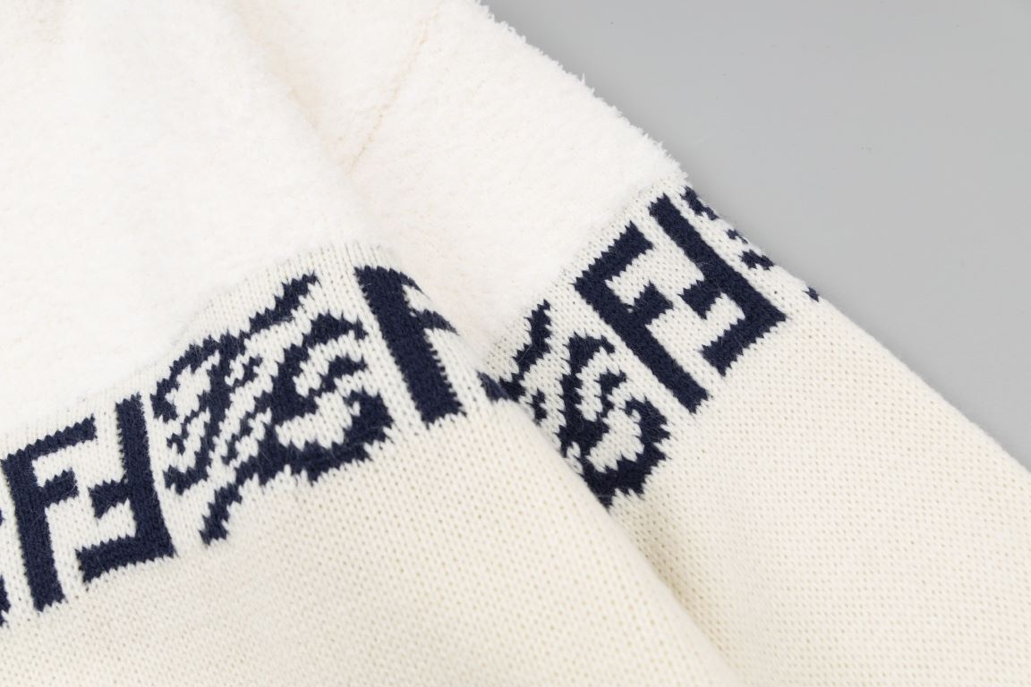 P225FEND Fendi lambswool jacquard long sleeve sweaterLamb's wool and lambswool half-patch fabric is soft and delicate.Partial jacquard design, front and back alignmentSize XS S M L Original Fabric 45% Lamb's wool, 45% La