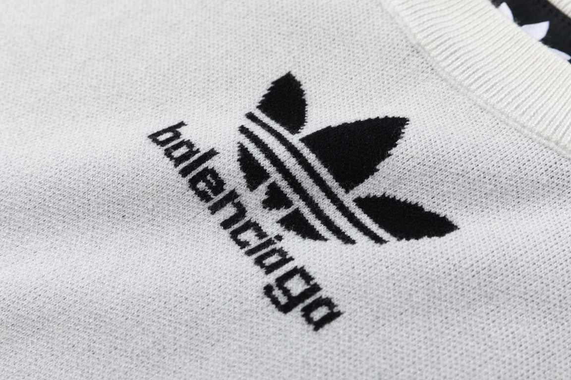 P240[Balenciaga] Paris co-branded adidas Adidas Shamrock Three Stripes Logo Jacquard Long Sleeve SweaterBrick cabinet synchronization . Wait a time to purchase developed. Distinguish market general merchandiseLetters cle