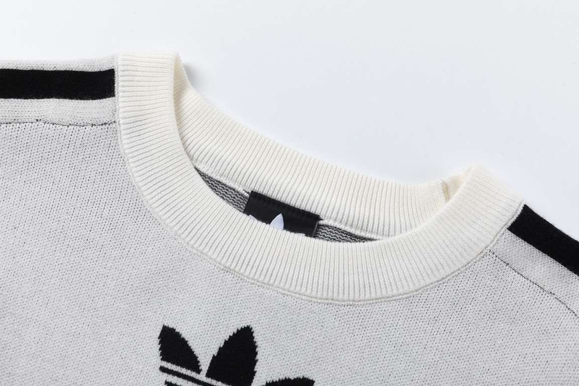 P240[Balenciaga] Paris co-branded adidas Adidas Shamrock Three Stripes Logo Jacquard Long Sleeve SweaterBrick cabinet synchronization . Wait a time to purchase developed. Distinguish market general merchandiseLetters cle