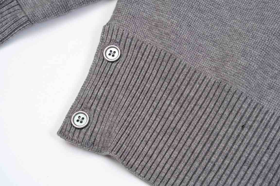 P230 Thom Browne   Thom Browne Waffle SweaterTB classic four-bar basic style year after year are wearing the classic models must choose the quality of   all of the color fixed dye containing wool cotton yarn, soft skin-f