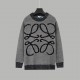 P230LOEW Loewe colorblocked jacquard long sleeve sweaterBlack and white double stranded yarn whole piece V jacquardRibbed with mixed wool processEnriches the front design with the same color scheme Original fabric 97% co