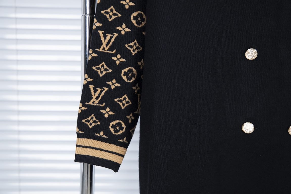 255Model No. C25LV Louis Vuitton FallWinter Exclusive Old Flower Logo Knit Cardigan JacketElegant this piece is also cardigan This small cardigan casually collocation do not too absolute son Adopted wool blended delicate