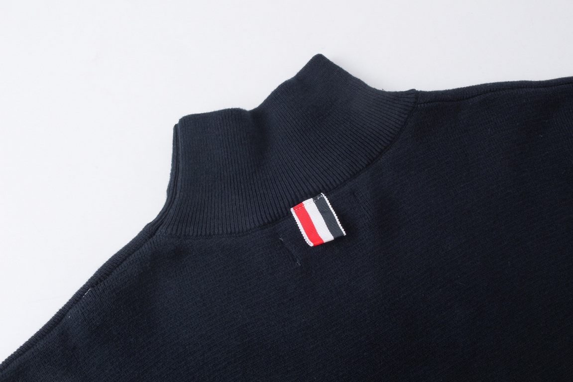 p225Thom Browne  TB23 fall and winter new four bar turtleneck sweater100% Cotton, soft and delicate wool knit, finely crafted and unique! The best-looking style of the academy, the hem, the arms of the opposite version o