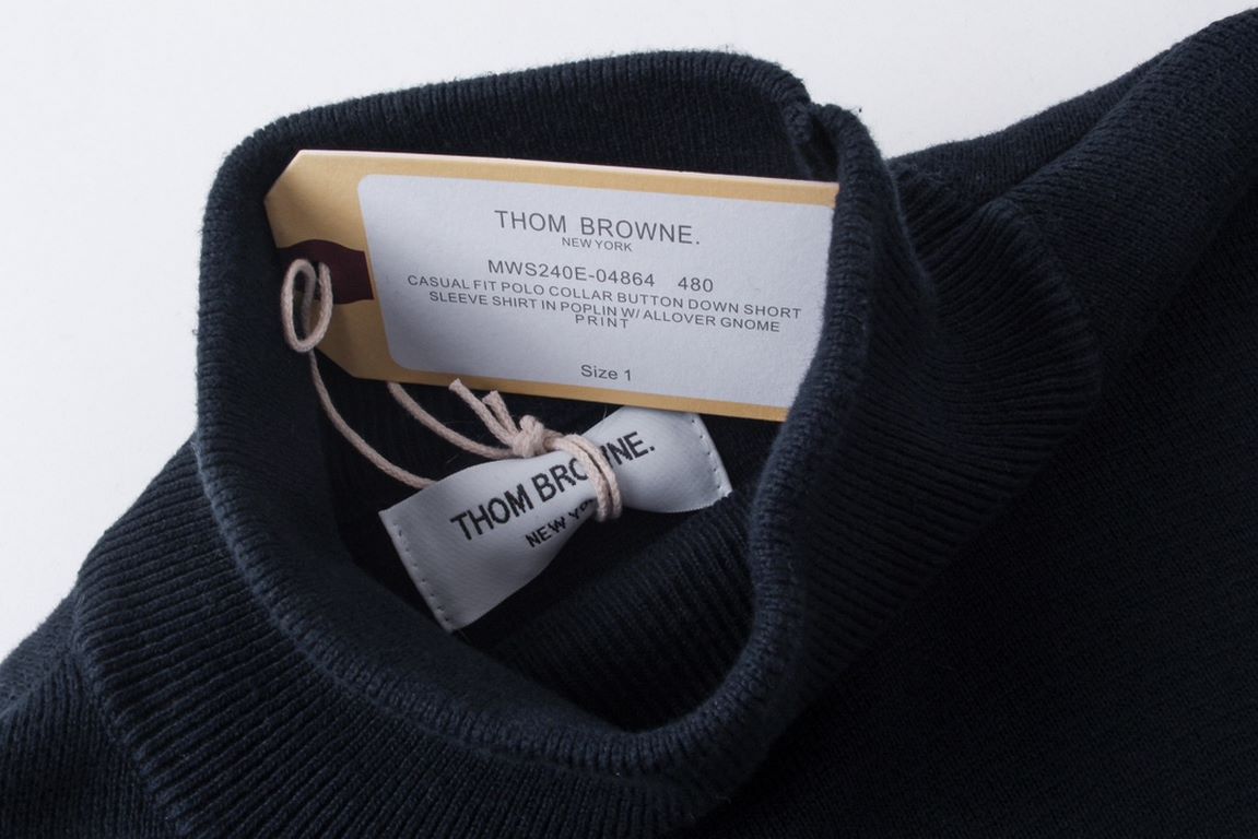 p225Thom Browne  TB23 fall and winter new four bar turtleneck sweater100% Cotton, soft and delicate wool knit, finely crafted and unique! The best-looking style of the academy, the hem, the arms of the opposite version o