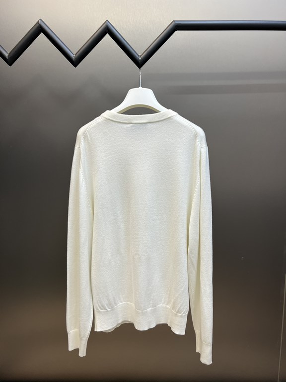 p375 Dior Dior Beaded SweaterThis section is made of 10 cashmere 50 wool 40 polyamide fiber, 16 count blended yarn, using 12 knitting machine 1  1 rib   plain process, the pattern at the first to the board to do plain em